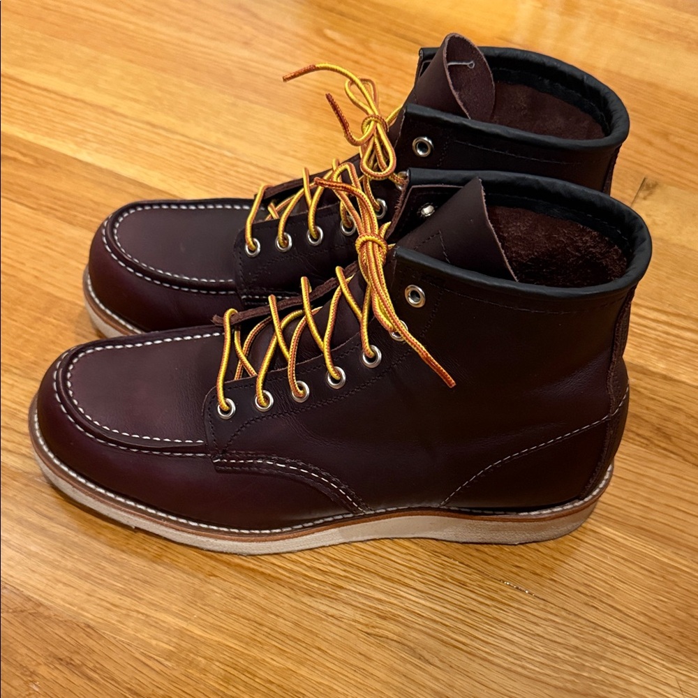 Red Wings Classic Moc in black cherry 9E includes tote bag, new leather footbed